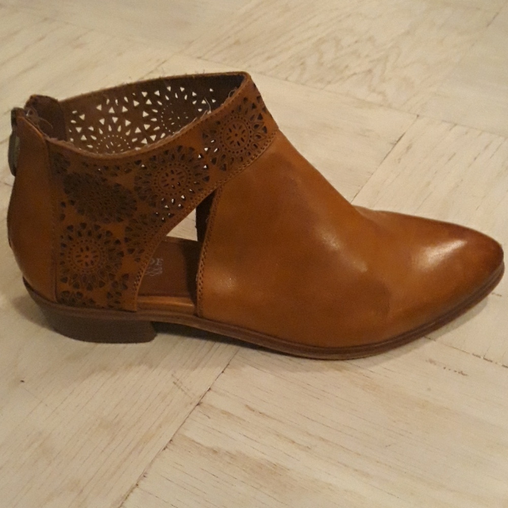 Detailed ankle boots almost Western style